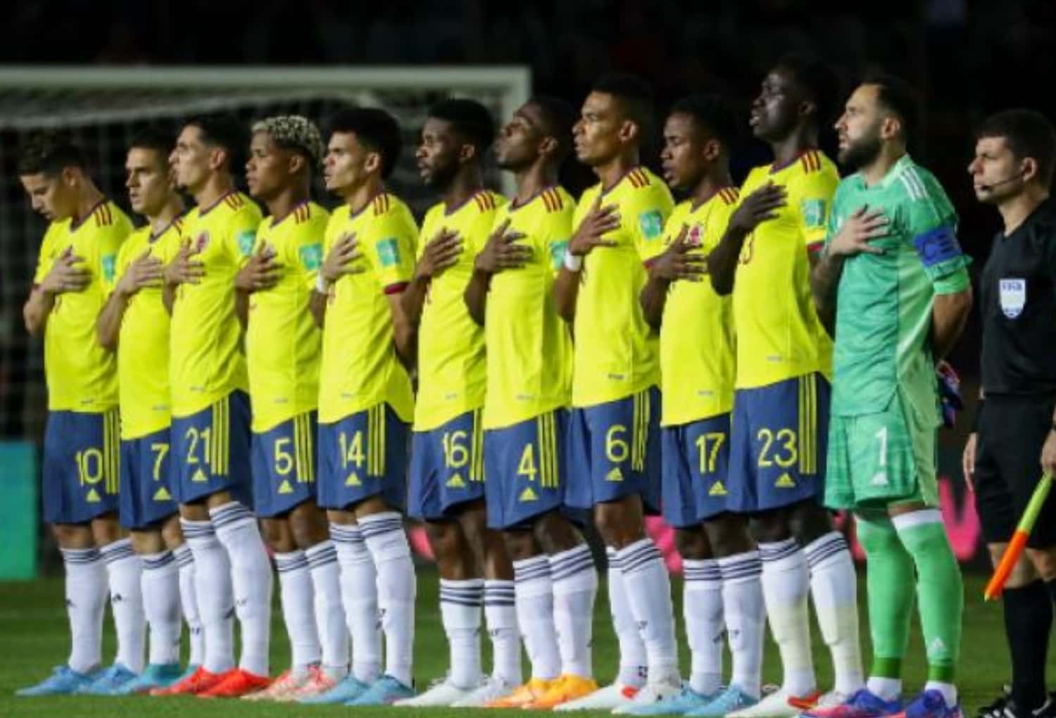 En la Selección Colombia piden una limpieza del equipo y el periodista Carlos Antonio Vélez reveló quieres se irían y vendrían.