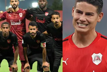 En un partido clave contra el líder de la liga de Catar, el colombiano recibió una noticia que lo alejó de los terrenos de juego.