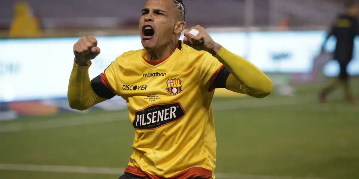 Estando a una firma, Jonatan Álvez se puede quedar fuera de Atlético Nacional por este dinero