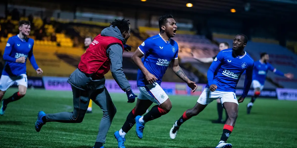 Este colombiano sigue marcando goles en su liga y a pesar que no es de gran nivel, las leyendas lo siguen endiosando.