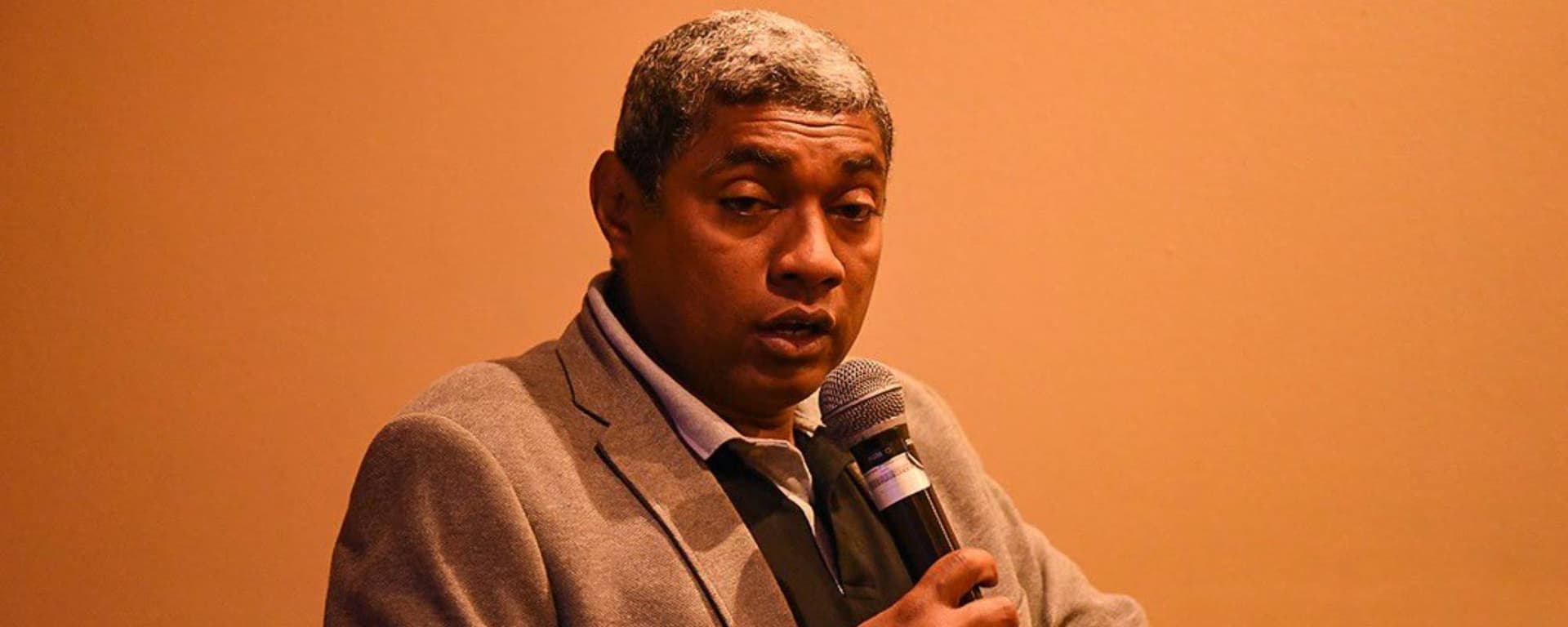 FIFA adelanta una investigación contra el ex árbitro del fútbol colombiano.