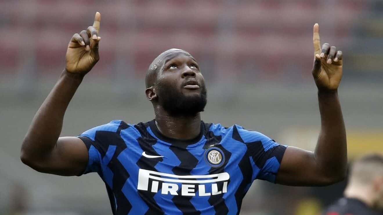 Fuertes palabras de una leyenda del fútbol italiano para el delantero belga que quiere salir del Chelsea.