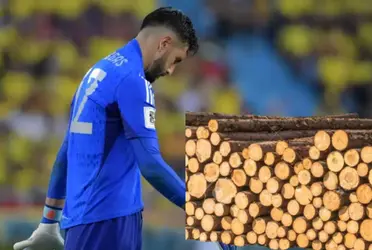 Futbolista viene siendo criticado en las redes sociales, tras su desempeño ante Uruguay.