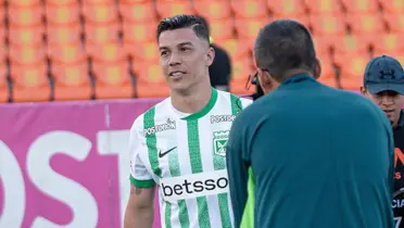 Gandolfi cuida a Uribe: el colombiano sale en el entretiempo. Foto: Instagram