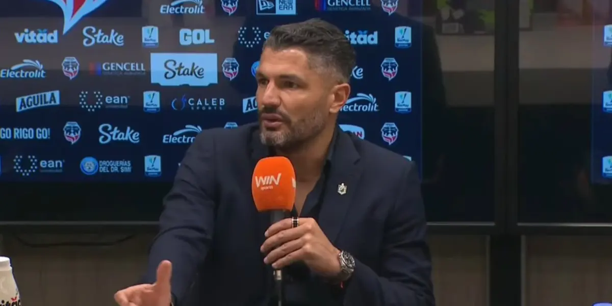 Gandolfi en rueda de prensa posterior al partido contra Fortaleza en el Campín. Foto: Win Sports