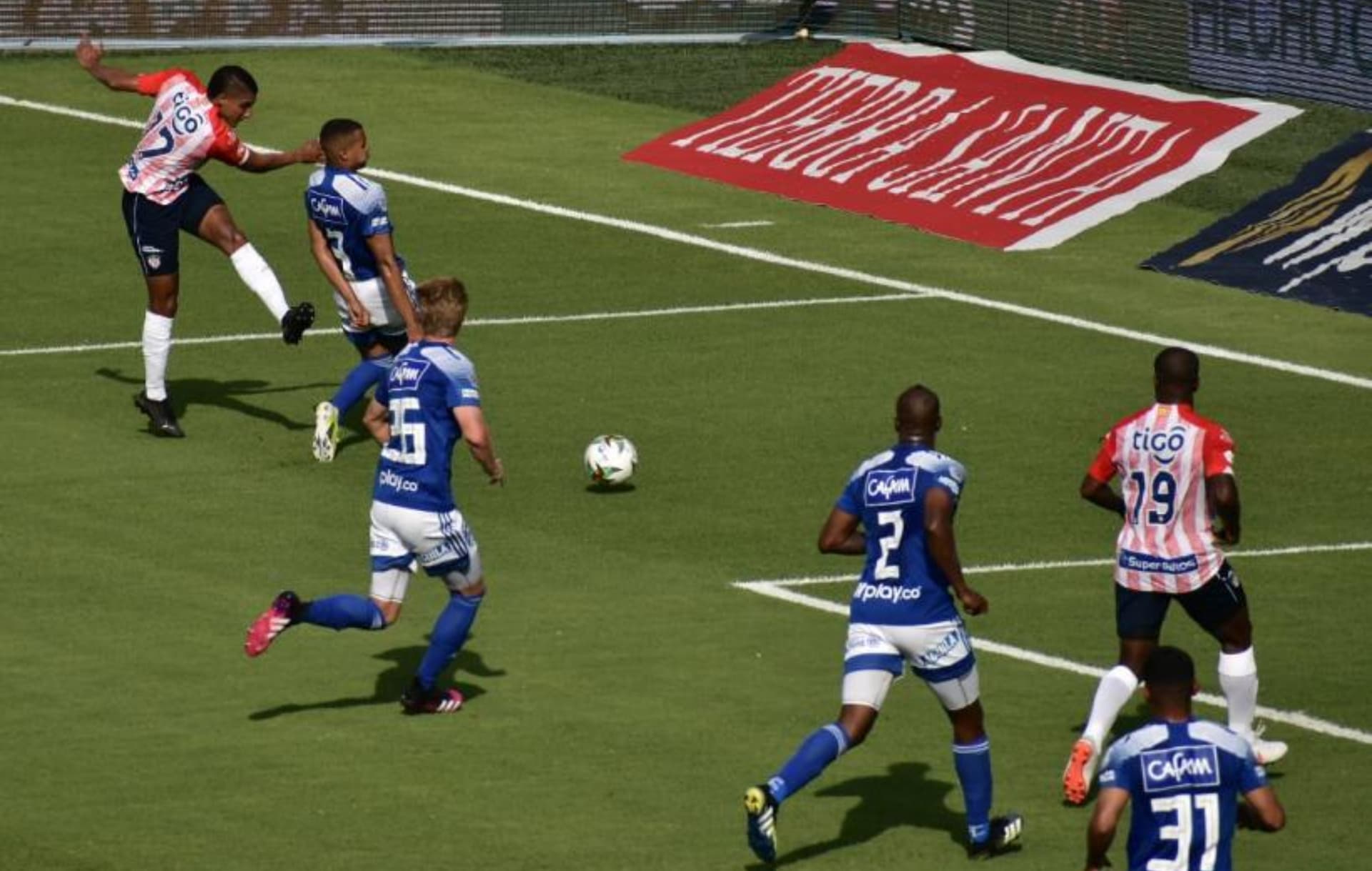 Hay 3 jugadores que fueron un colador y ayudaron al Junior F.C para que se llevara la victoria.