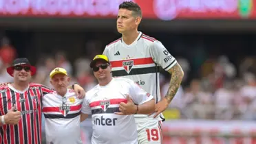 James Rodríguez con la camiseta de Sao Paulo, al lado torcedores del club. FOTO: Fut Sport 