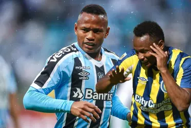 Jaminton Campaz con la camiseta de Gremio y Rosario Central.