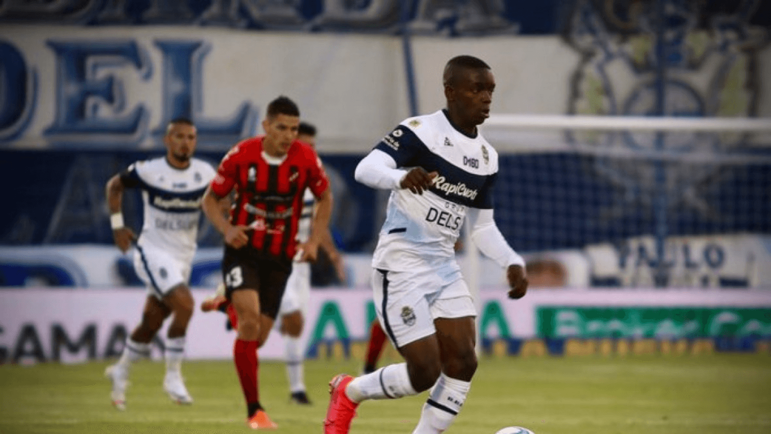 Johan Carbonero se encuentra haciendo una temporada sobresaliente en Gimnasia.