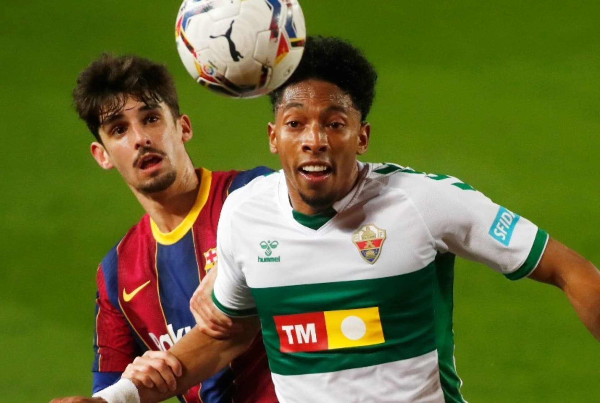 Johan Mojica fue anunciado a través de las redes sociales del Elche CF como uno de los jugadores que van a renovar para la siguiente campaña. Mojica estaba en condición de préstamo gracias a la cesión que hizo su anterior club, el Girona FC. El Elche CF anunció que se quedará por tres temporadas. También habrá un posible aumento de su salario anual.
