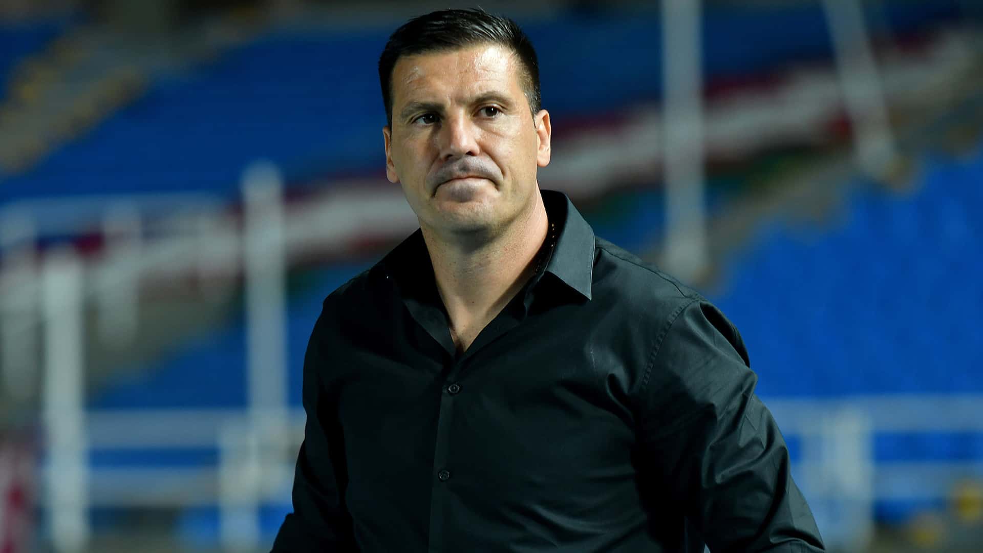 Juan Cruz Real tampoco tendría aceptación de ciertos jugadores y mira quién ya busca salir con la continuidad del DT.