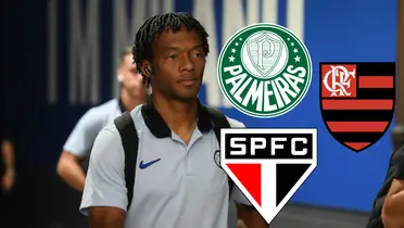 Juan Guillermo Cuadrado con la camiseta de presentación del Inter de Milán