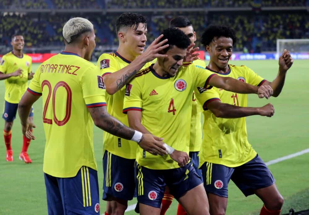 Juan Guillermo referente de la Selección Colombia, saco su cabeza un rato de la concentración, para felicitar a su panita.