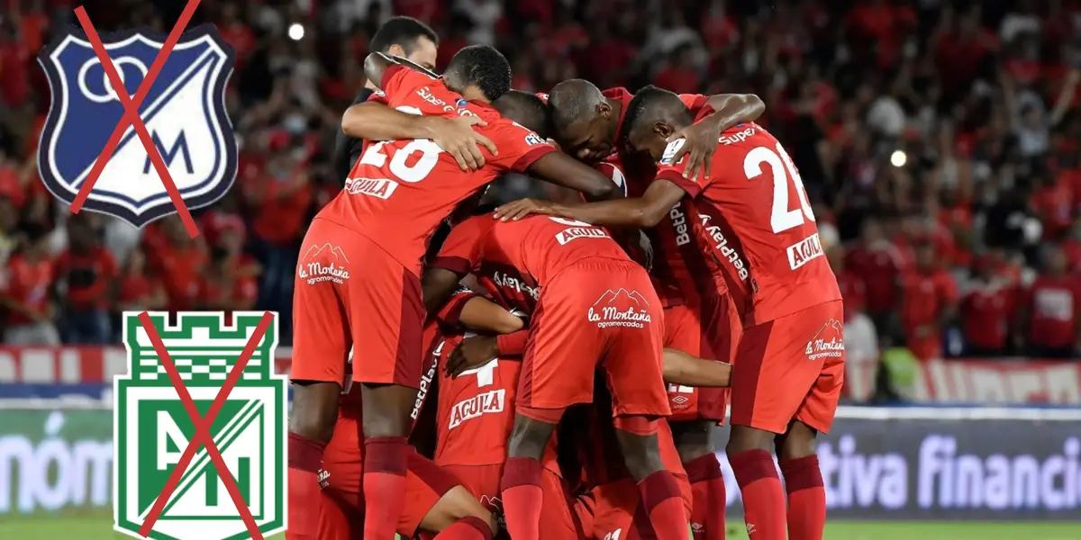 Jugadores de América de Cali festejando en grupo