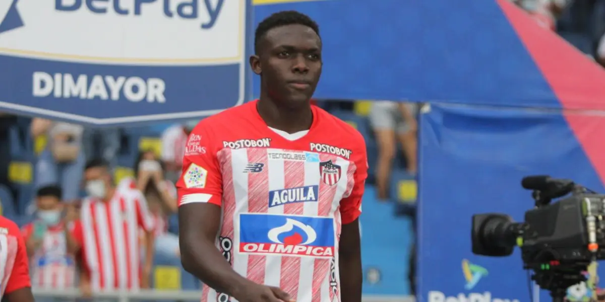 Junior FC anunció la contratación de un nuevo defensor central, se trata de Alfonso Simarra, quien viene del Barranquilla FC. Este sería el séptimo refuerzo que hace el equipo en este mercado de pases. El cuadro "Tiburón" evalúa qué hacer con Germán Mera a corto plazo.