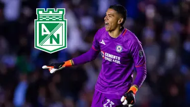 Kevin Mier jugando con el Cruz Azul de México