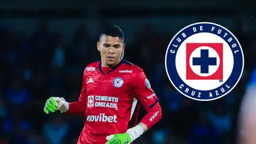 Kevin Mier y mira el pedido que hicieron desde Cruz Azul Foto: Cruz Azul y Escudoteca