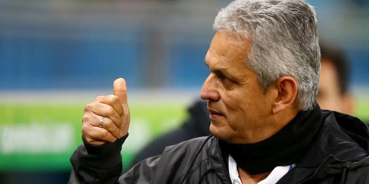 La cadena de malos resultados tiene al estratega en la cuerda floja, pero más allá de lo hecho en la cancha, hay condiciones de contrato, que frenan una salida del DT.