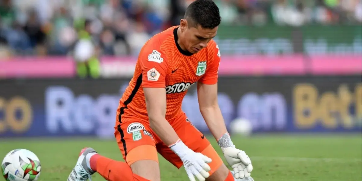 La hinchada verdolaga no quiere saber más del guardameta tolimense de 27 años y pide su salida con pancartas a las afueras de la sede deportiva.