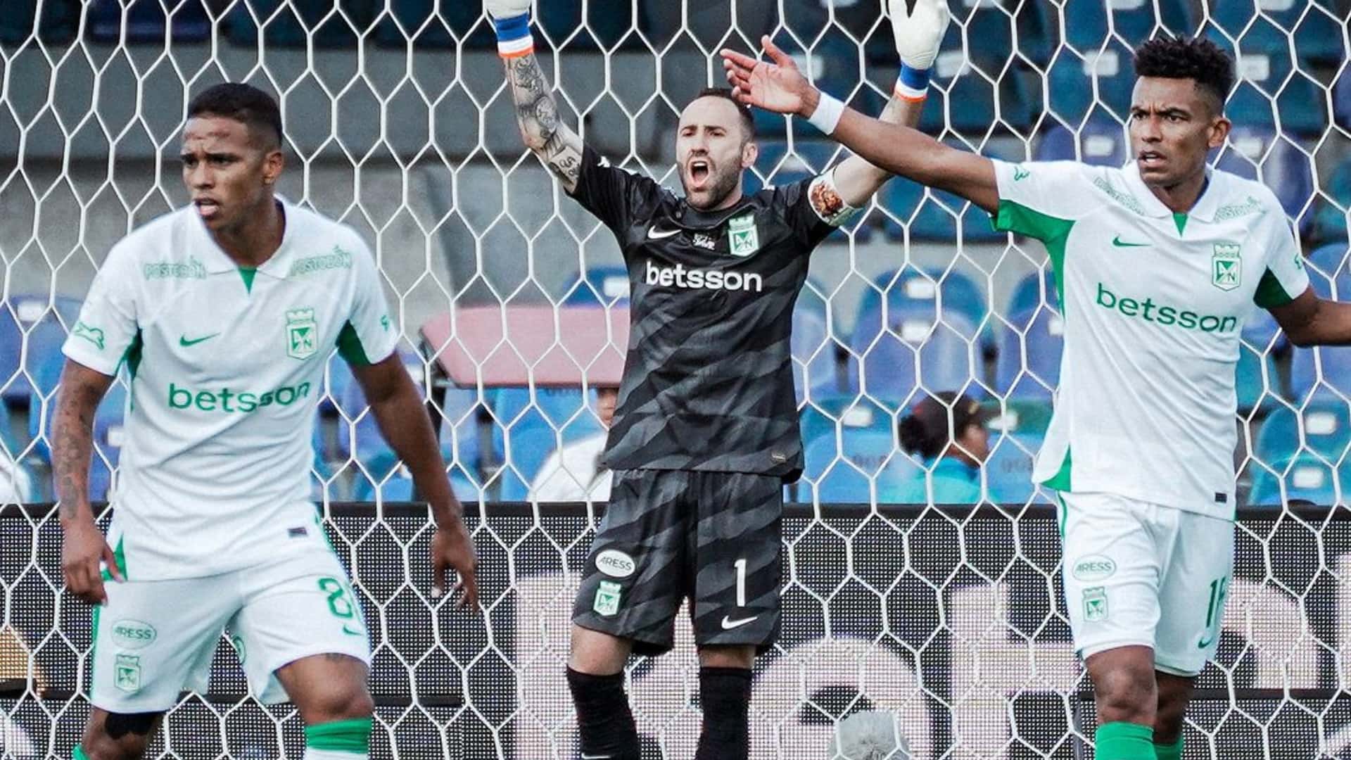 La mancha verde: Violencia entre hinchas opaca triunfo de Nacional. Foto: Instagram