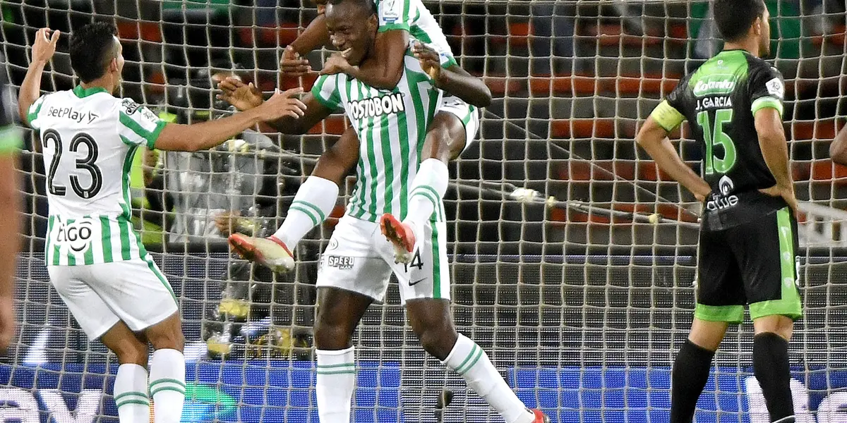 La noche pasada fue una muy especial para Alex Stik Castro, quién además de salir campeón le pidió la mano a su novia y la madre de su hija en el gramado del Hernán Ramírez Villegas.