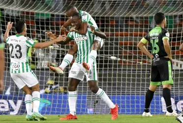 La noche pasada fue una muy especial para Alex Stik Castro, quién además de salir campeón le pidió la mano a su novia y la madre de su hija en el gramado del Hernán Ramírez Villegas.