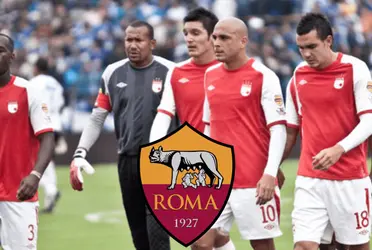 La nueva camiseta de la Roma de Italia tiene una semejanza importante con la de Independiente Santa Fe de 2010. 