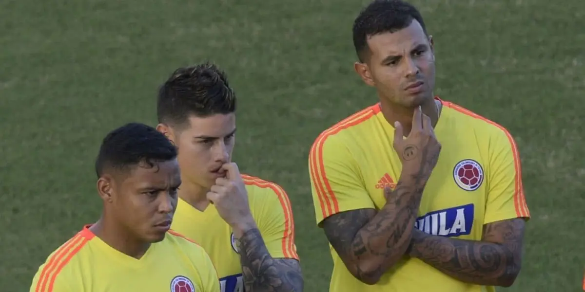 La selección colombiana, en su primer entrenamiento, ya contó con Edwin Cardona y James Rodríguez quien reaccionó a las jugadas del volante de Boca Juniors