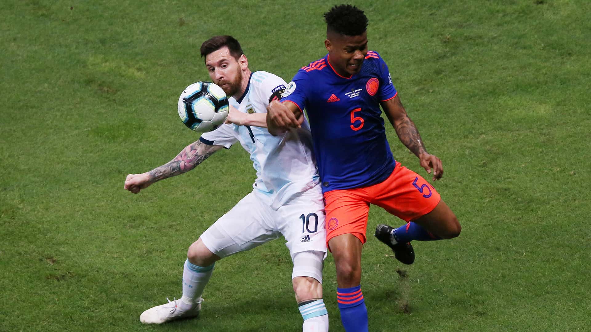 La ultima vez que se encontraron estas dos selecciones Wilmar Barrios no le dio mucho espacio al "10" argentino