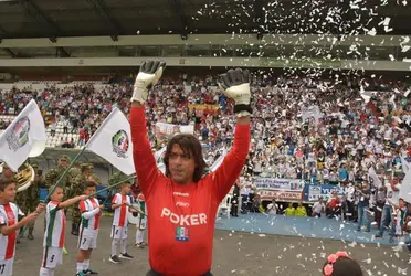 La vida después del fútbol muchas veces es incierta, pero en el caso de Juan Carlos Henao Valencia no lo es, ahora se dedica a sus negocios, uno de ellos un bar en Riosucio, Caldas y hace poco se lanzó a la política.