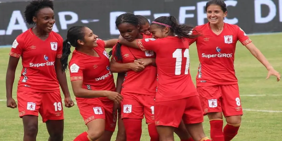 Las jugadoras remontaron el partido y golearon al equipo local.