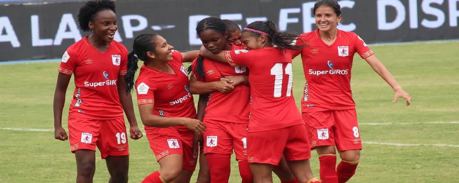 Las jugadoras remontaron el partido y golearon al equipo local.