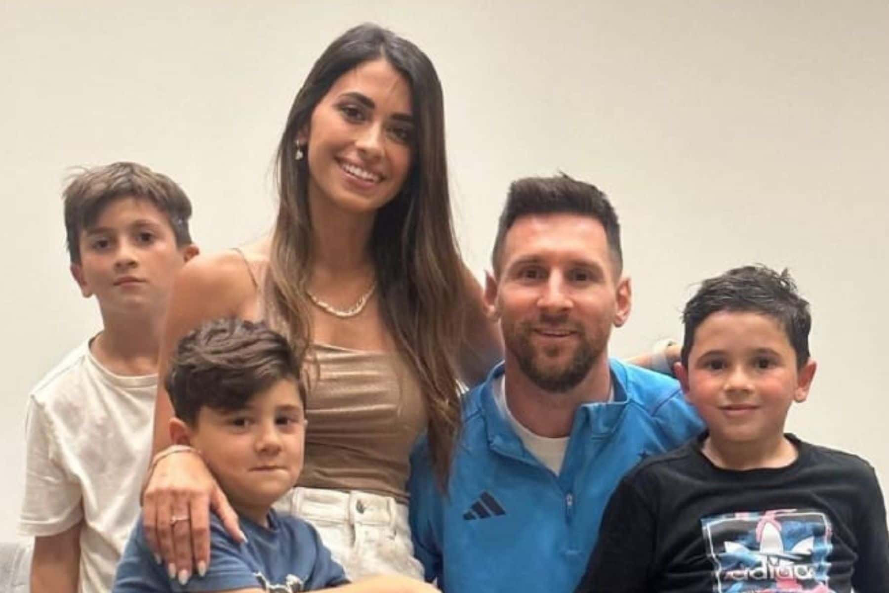 Lionel Messi ya está clasificado con la Selección Argentina a los Cuartos de Final del Mundial de Qatar 2022, el astro tuvo un emotivo gesto con su familia en esas tierras exóticas.