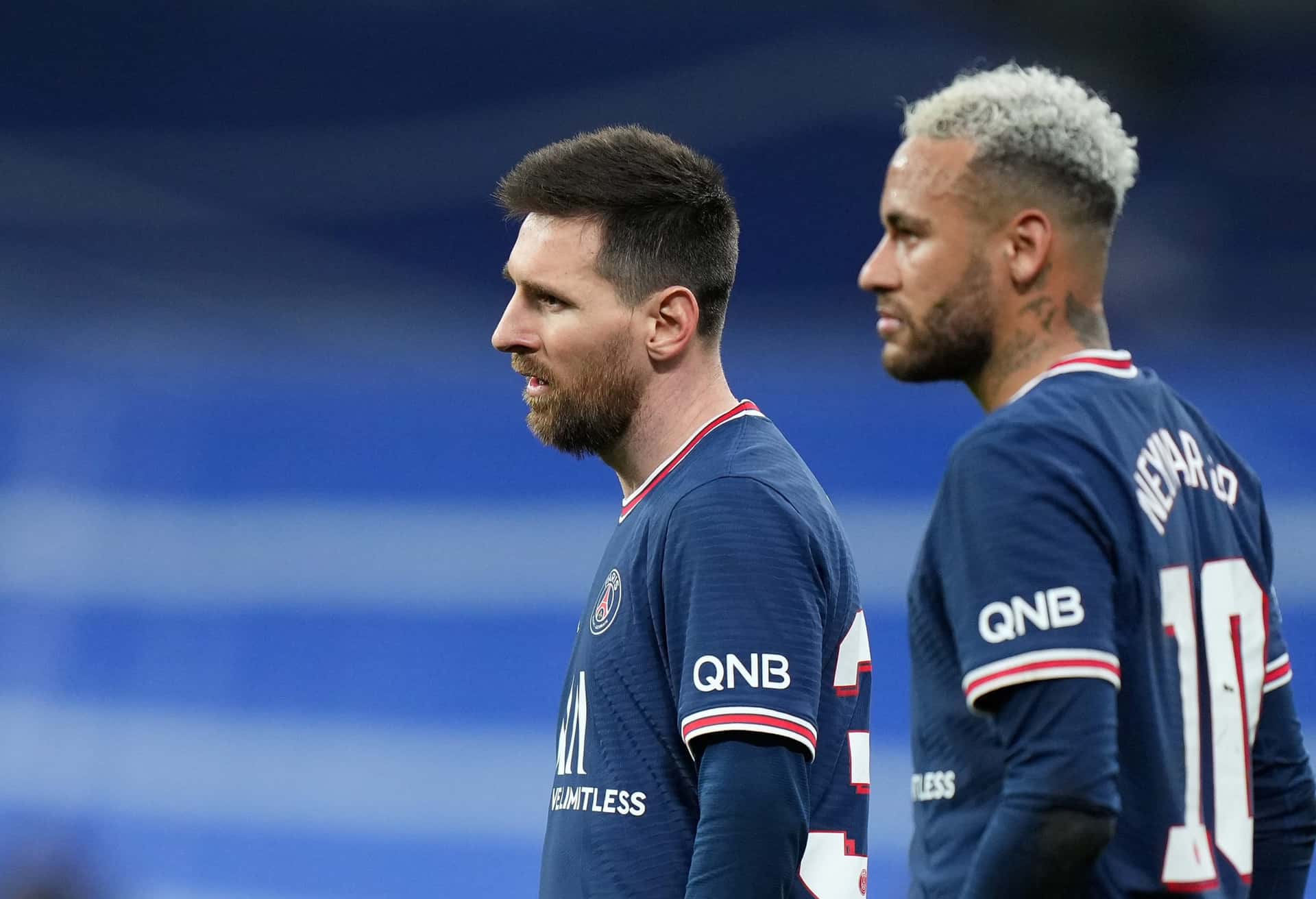 Los '10' de Argentina y Brasil sufrieron un ambiente hostil gracias al malestar de la hinchada de PSG.