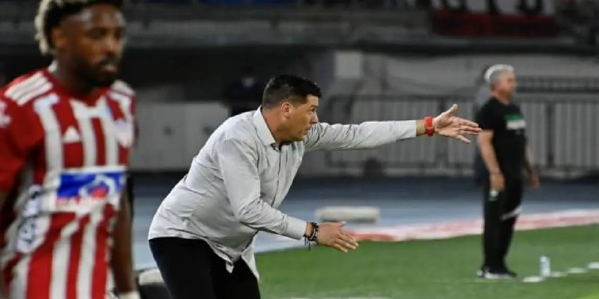 Los estrategas tuvieron un fuerte cruce tras el empate en Barranquilla.