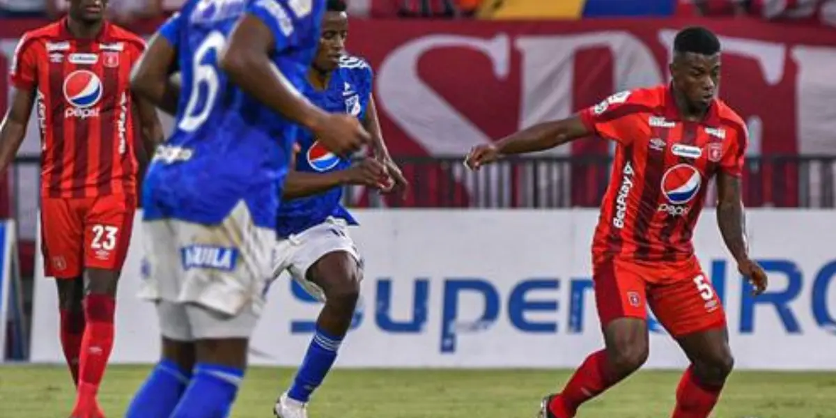 Los hinchas arremetieron contra un referente de Millonarios quien no tuvo un buen rendimiento ante el cuadro escarlata.