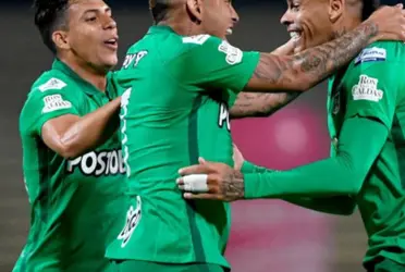 Los jugadores de Atlético Nacional se empujaron pero no pasó a mayores y Jéfferson Duque, con la banda de capitán, suavizó la situación y el juego continuó sin ningún inconveniente.