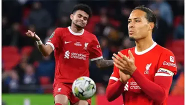 Luis Díaz, al lado Virgil van Dijk con los colores del Liverpool. FOTO: Antena 2