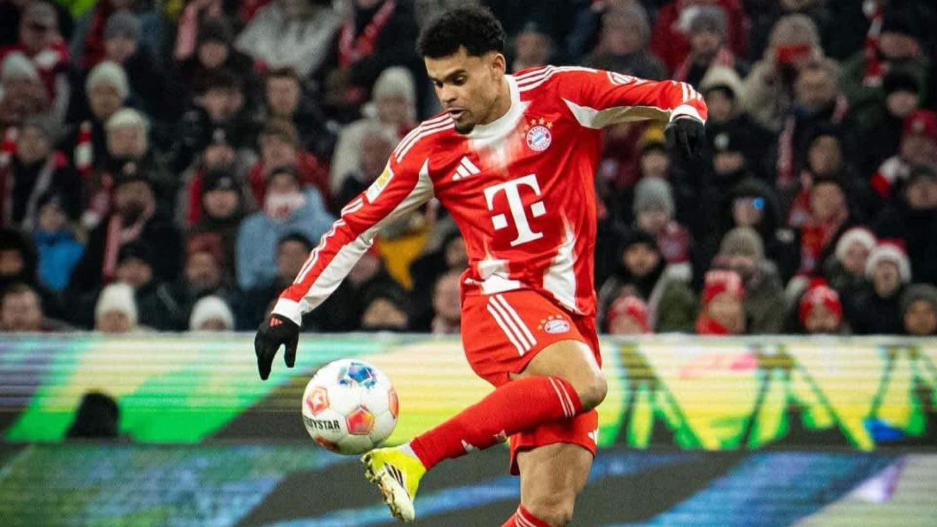 Luis Díaz jugando con el Bayern Múnich frente al Wolsfburgo - X @LuisFDiaz19