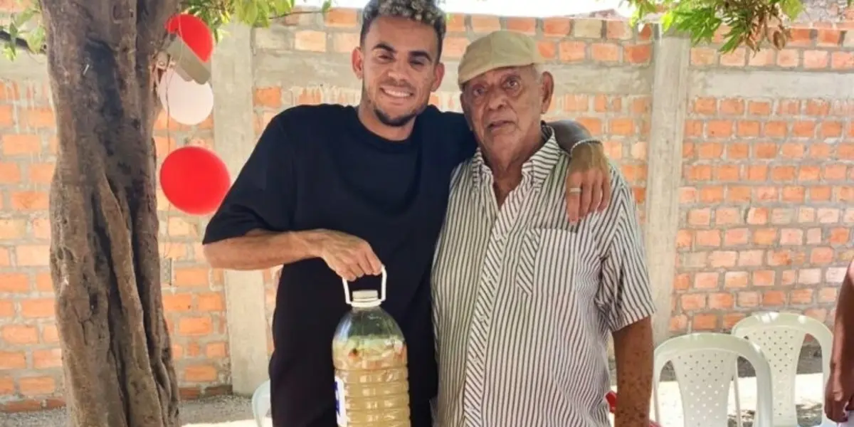 Luis Díaz se fue de vacaciones a Barrancas - La Guajira y ha sorprendido al mostrar lo que hace en su tierra natal. 