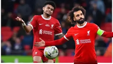 Luis Díaz y Mohamed Salag, ambos con los colores de Liverpool. FOTO: Antena 2