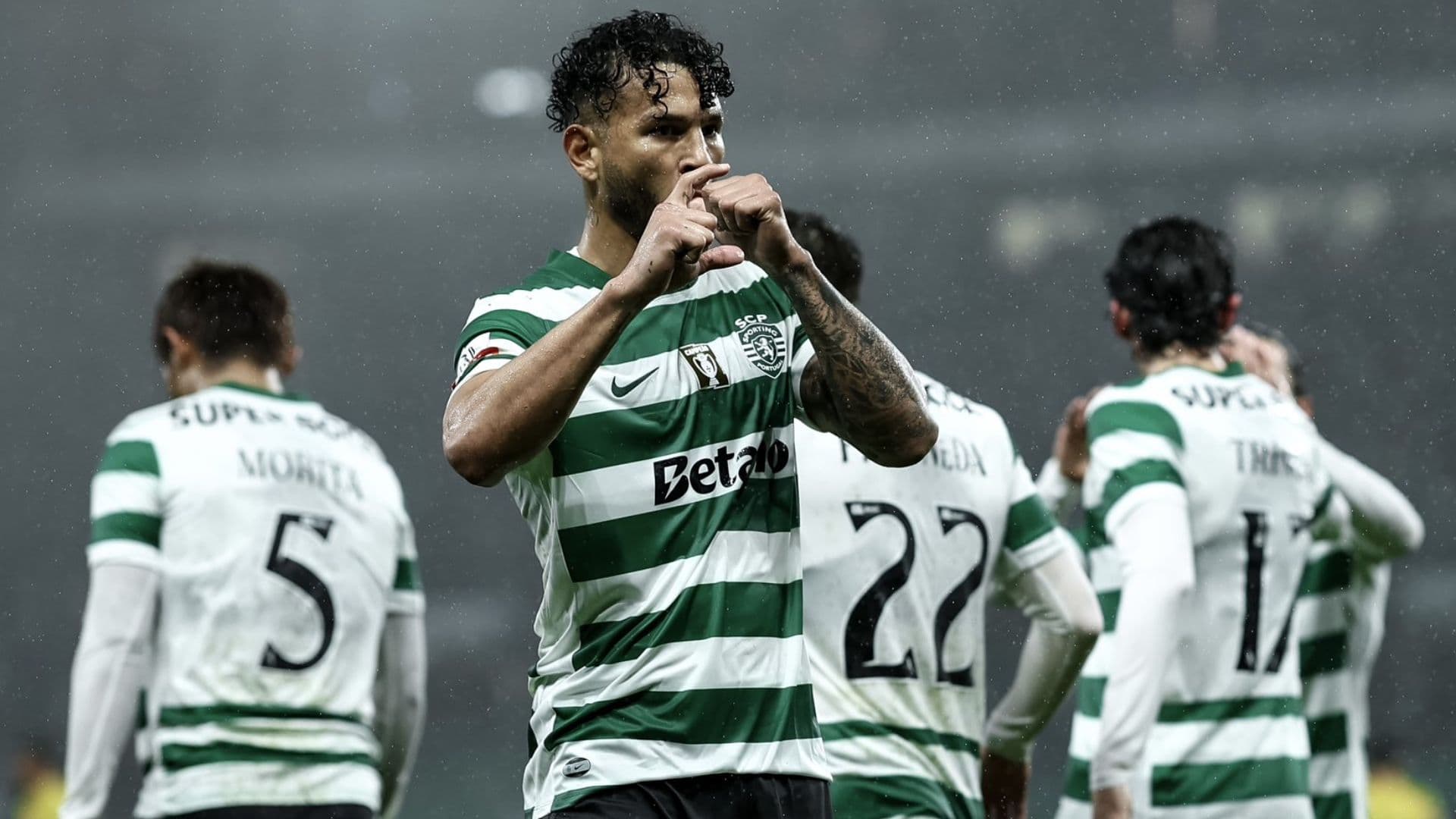 Luis Javier Suárez marcó gol en la victoria 2-1 del Sporting ante Nacional de Madeira - X @SportingCP