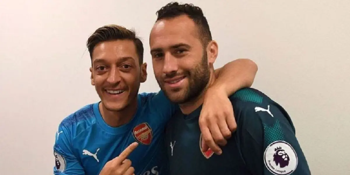 Mesut Özil se retira del fútbol profesional y se recordó un emotivo gesto que llegó a tener con David Ospina.