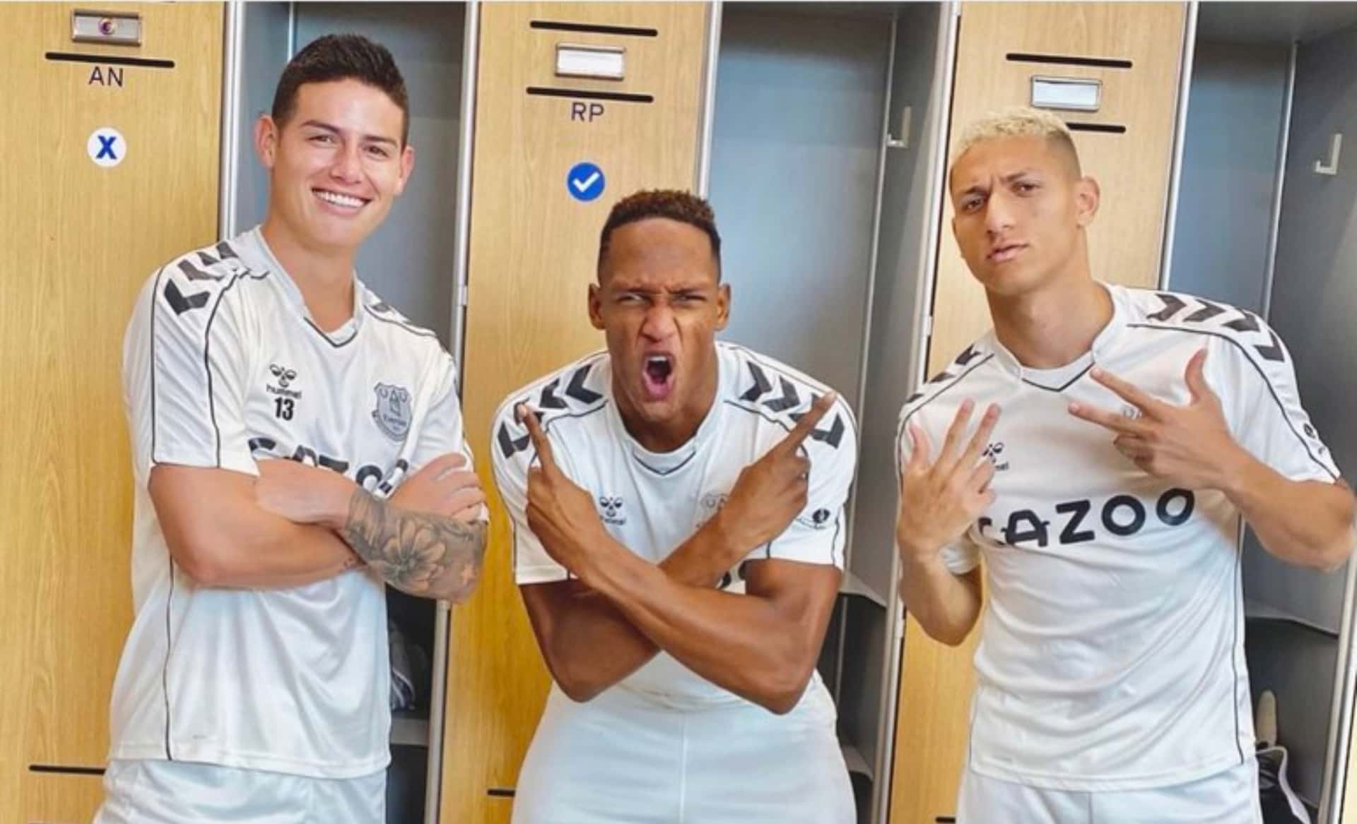 Mina hace pocos días había informado a través de las redes sociales que estaba contento porque James se quedaba en el Everton, pero se sorprendió al enterarse que su compañero se fue a Qatar.