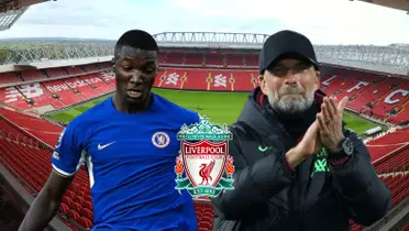 Moisés Caicedo, al lado Jürgen Klopp.