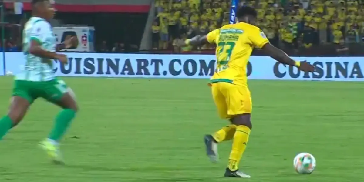 Nacional y Bucaramanga se disputan la final de la Superliga en el Américo Montanini. Foto: Win