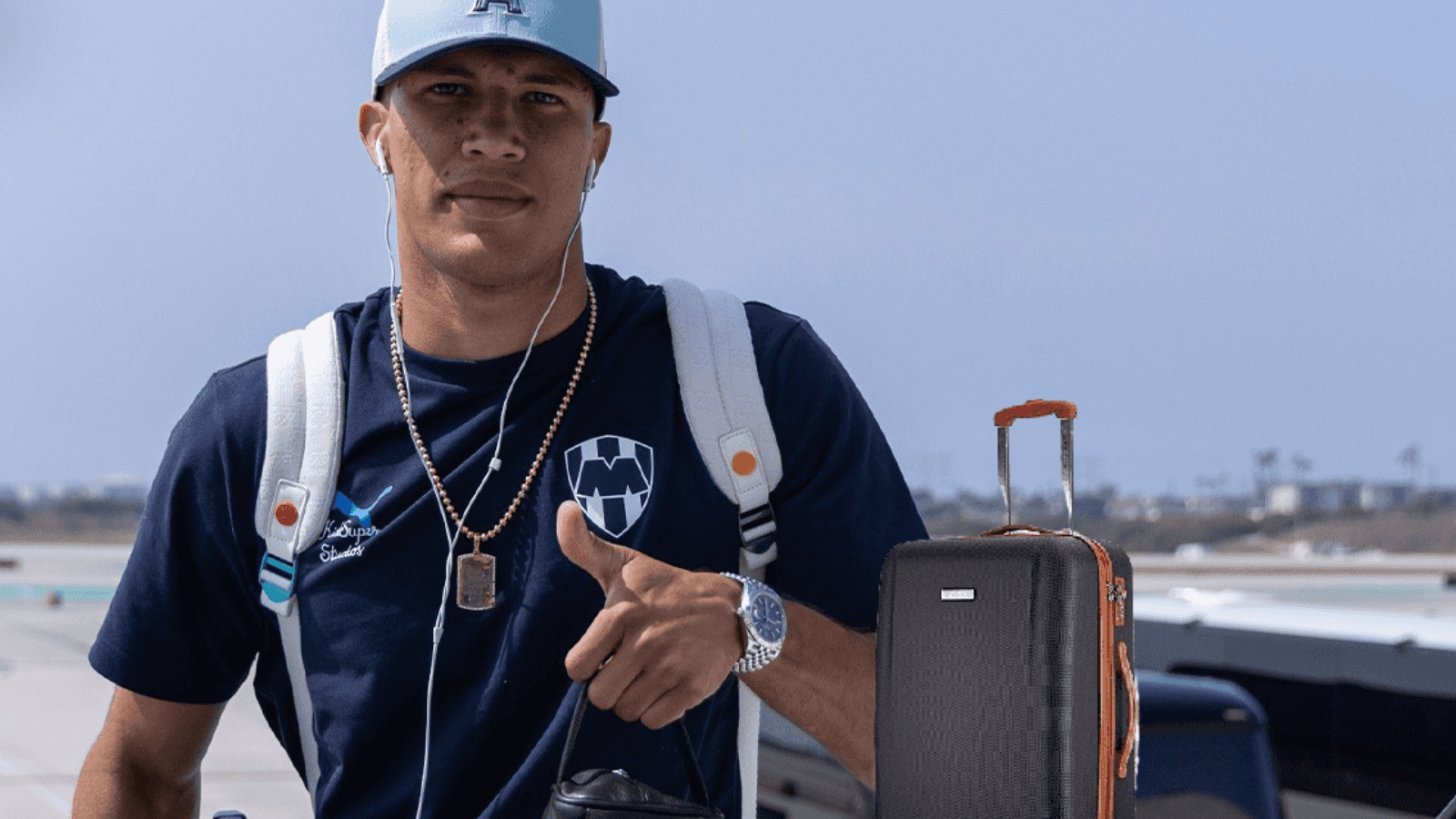 Nelson Deossa espera resolver su futuro dentro de poco y puede estar lejos de Monterrey Foto: Rayados y Pexels