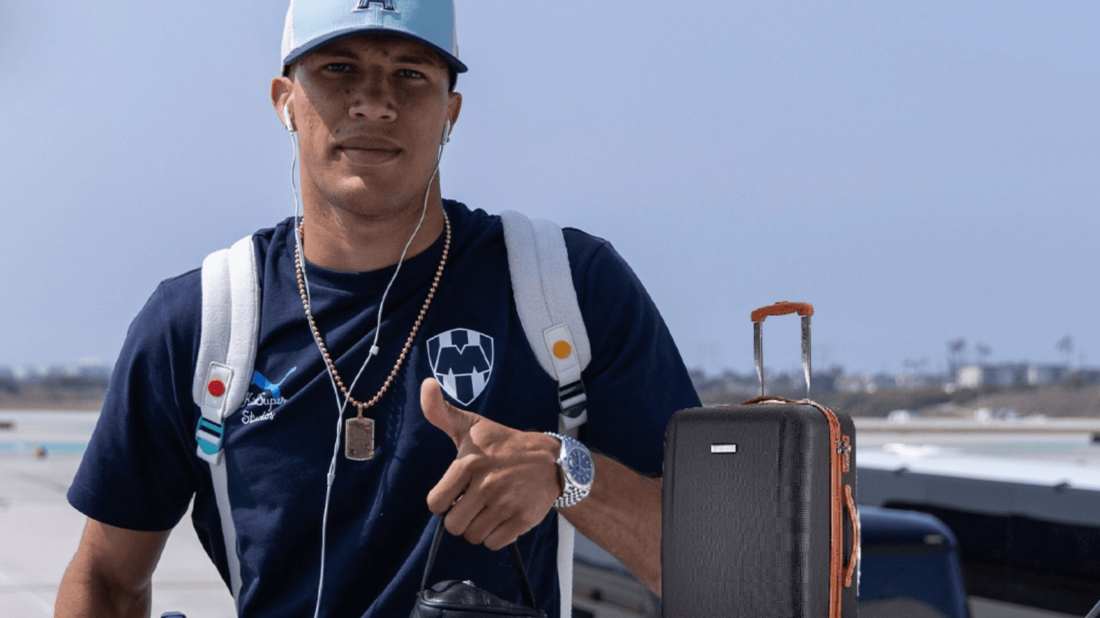 Nelson Deossa espera resolver su futuro dentro de poco y puede estar lejos de Monterrey Foto: Rayados y Pexels