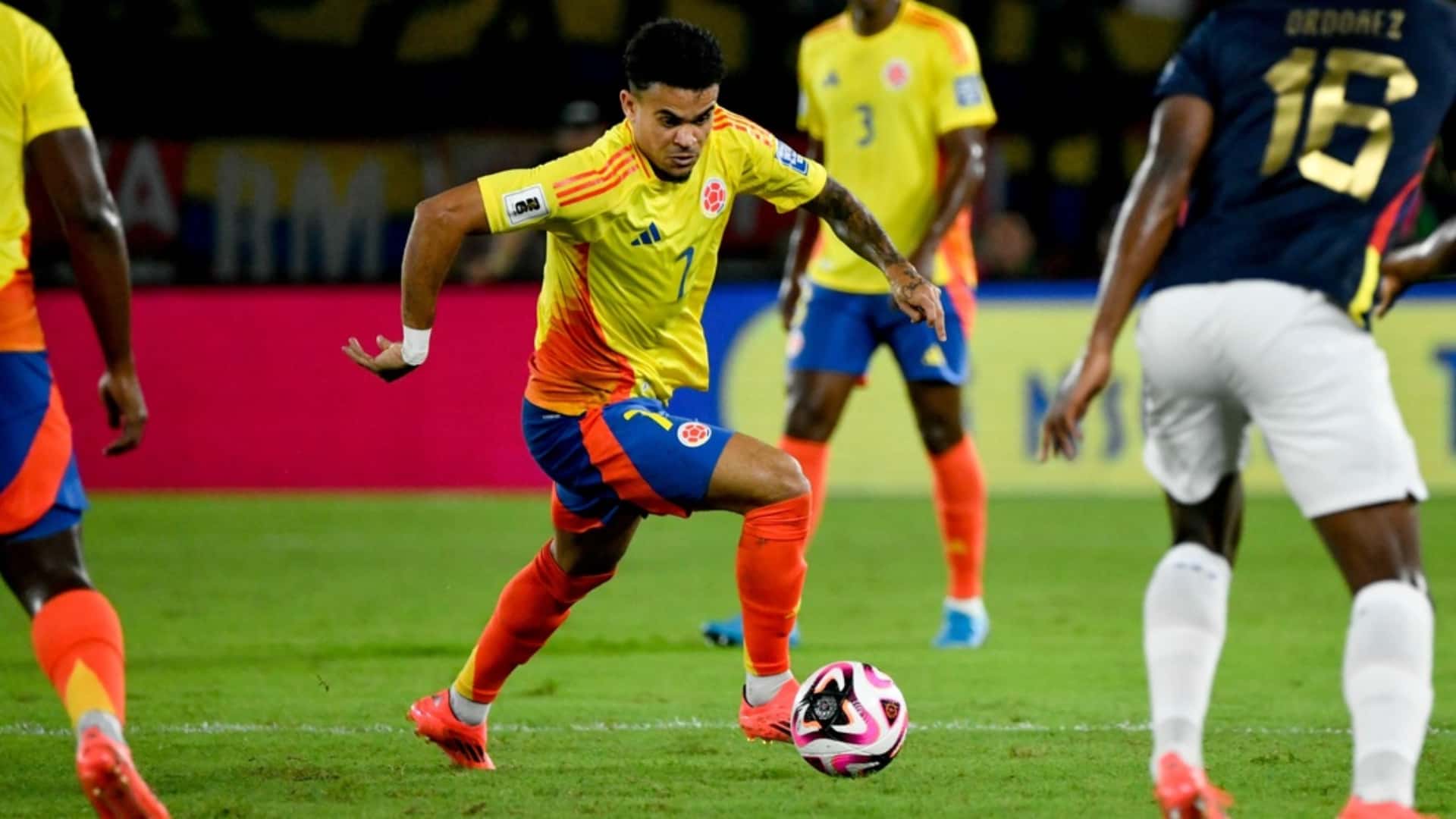 Néstor Lorenzo sigue de cerca a las promesas del fútbol colombiano. Foto: Instagram