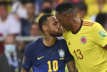 Neymar con la osadía que lo caracteriza al querer agrandarse siempre, encaró a Yerry Mina durante el empate de Colombia contra Brasil.